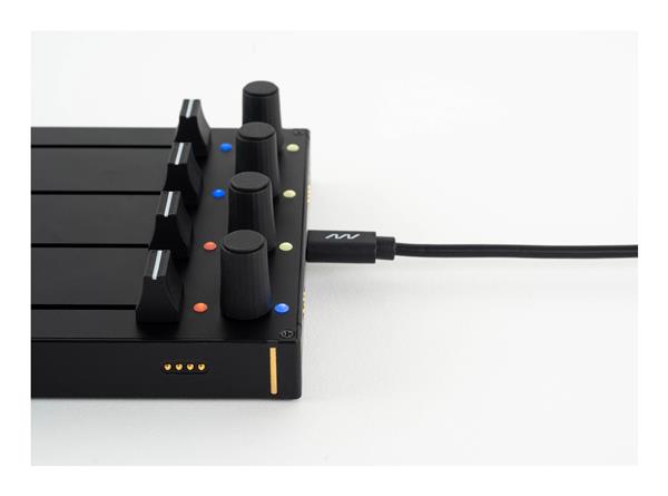 DTM・DAW Intech Studio EF44 Grid Midi Controller Intech Studio EF44 4-Fader + Encoder MIDI DAW CONTROLLER NEW
