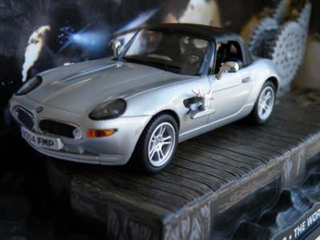 SUPERB 1//43 DIECAST JAMES BOND 007 BMW Z8 IN SILVER FROM THE WORLD IS NOT ENOUGH
