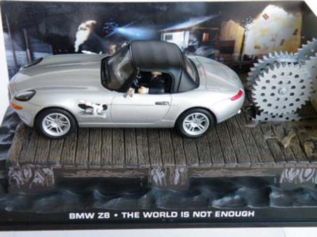SUPERB 1//43 DIECAST JAMES BOND 007 BMW Z8 IN SILVER FROM THE WORLD IS NOT ENOUGH
