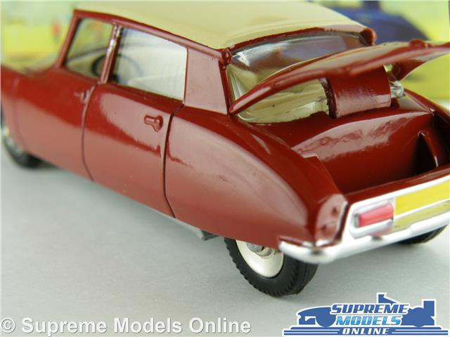 DINKY TOYS CITROEN DS 19 MODEL CAR 1:43 SCALE 530 RED/CREAM ATLAS