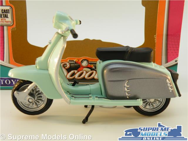 LAMBRETTA MODEL SCOOTER BIKE MOPED 1:18 SCALE GREEN/GREY 1960'S 150 175 ...