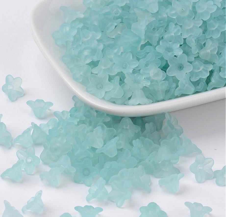 TOP QUALITY 100 FROSTED LUCITE ACRYLIC FLOWER BEADS 10mm PALE BLUE LUC21