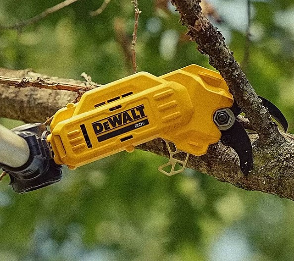 Dewalt DCMPP569P1 18v XR Brushless Pole Pruner Long Reach Split